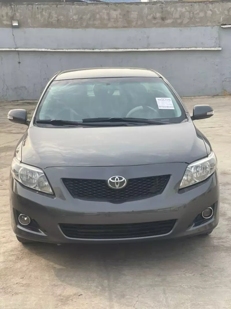 Toyota Corolla   - 2010