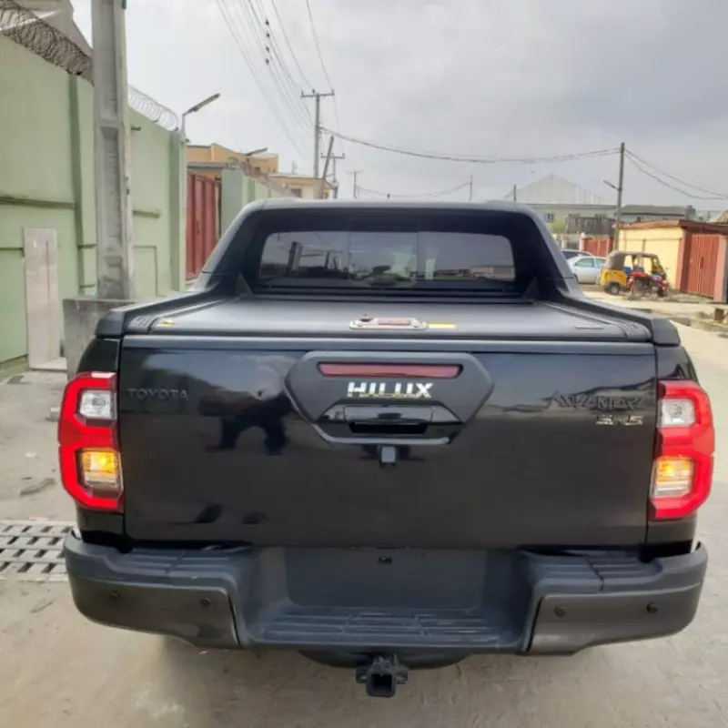 Toyota Hilux   - 2024