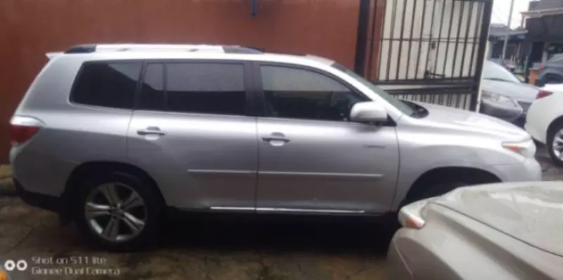 Toyota Highlander   - 2012