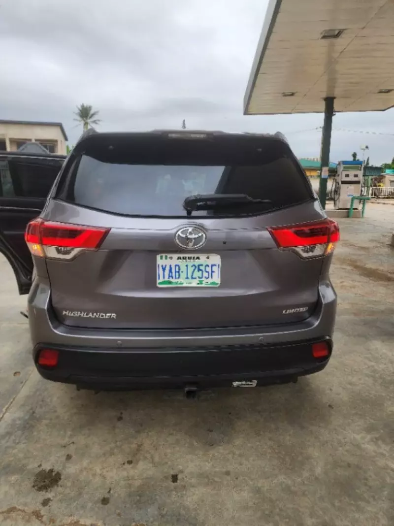 Toyota Highlander   - 2015