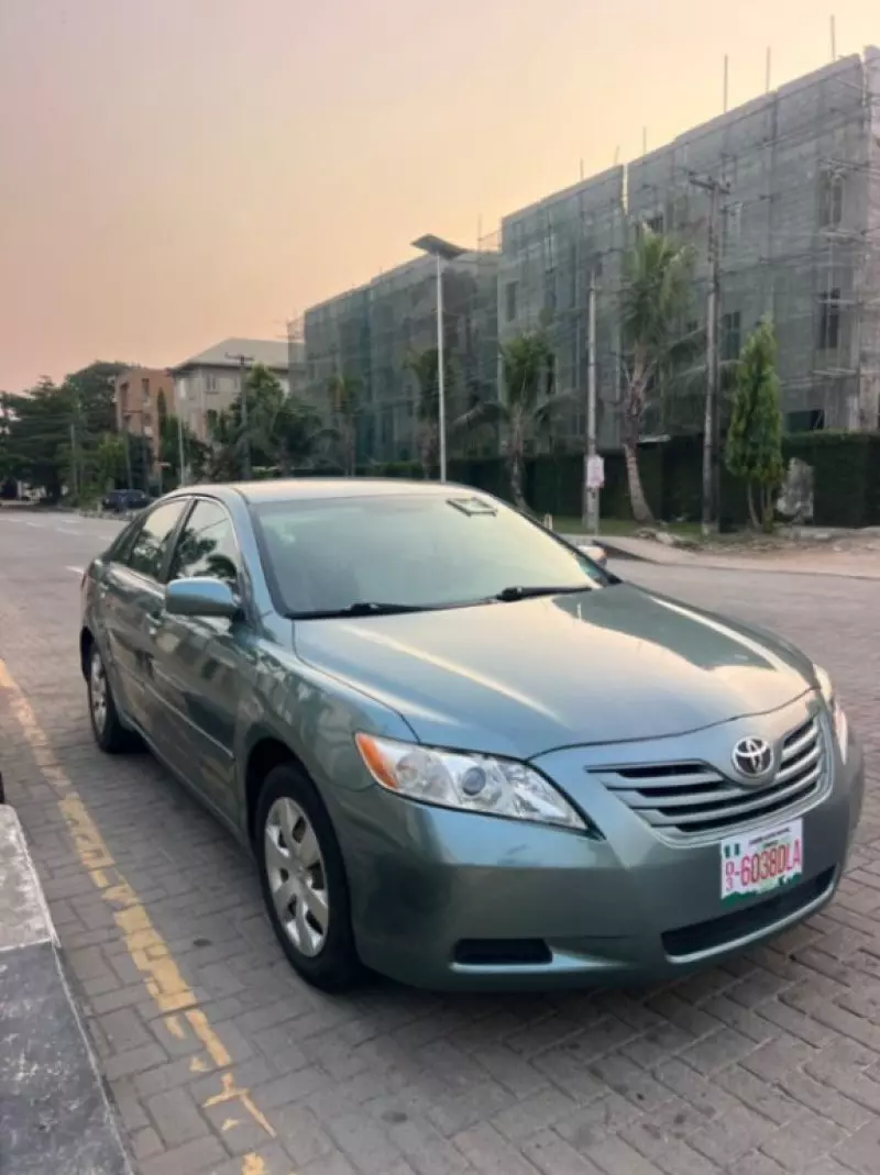 Toyota Camry   - 2009