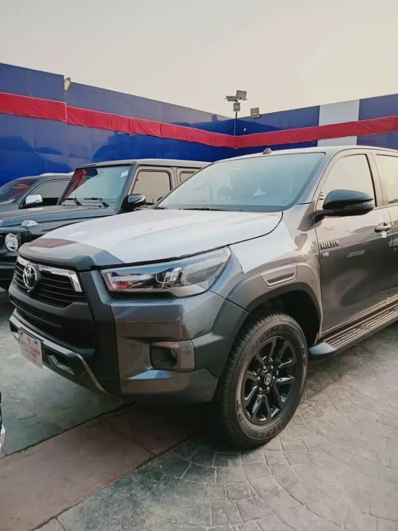 Toyota Hilux   - 2024