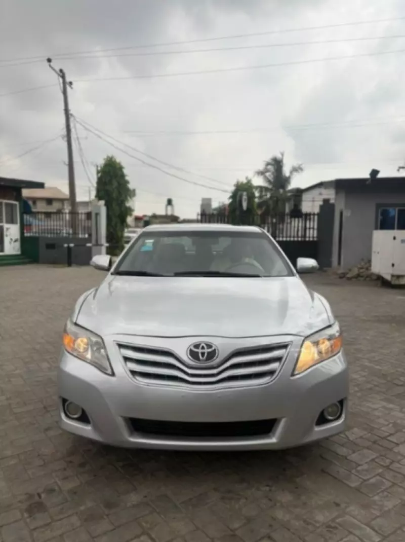Toyota Camry   - 2011
