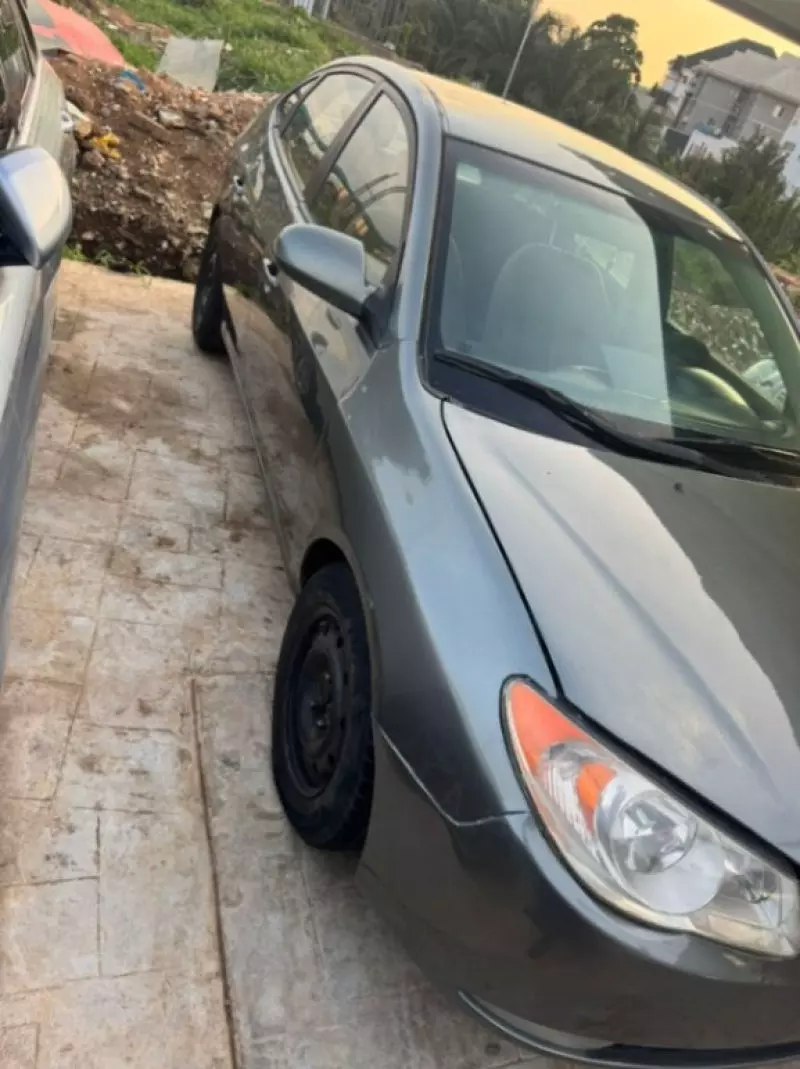 Hyundai Elantra   - 2010