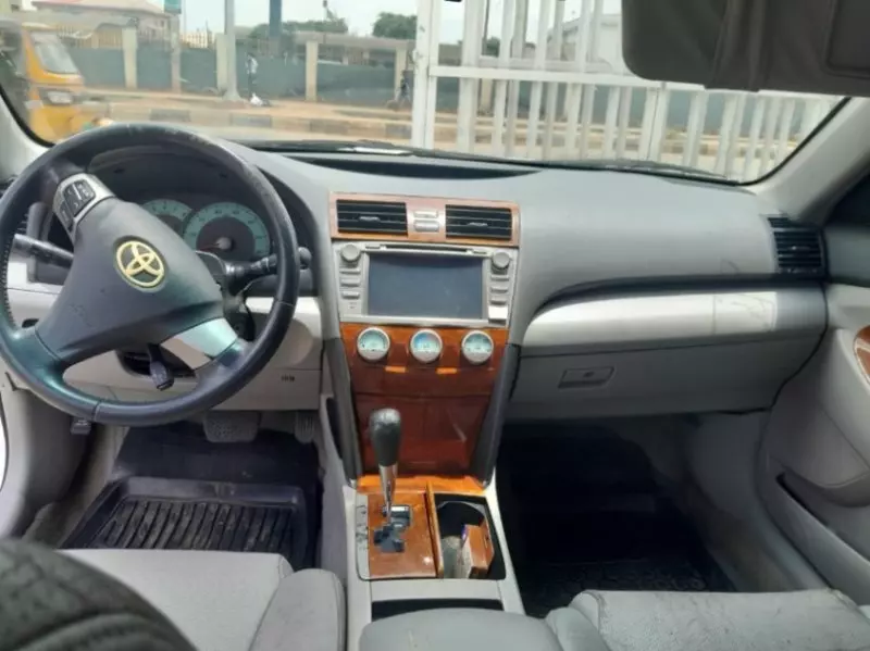 Toyota Camry   - 2009