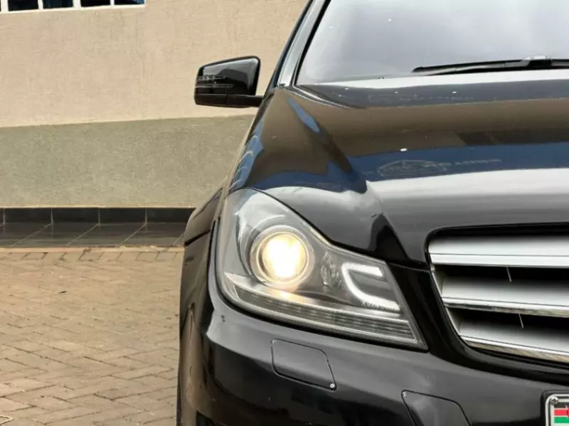 Mercedes-Benz C200   - 2013