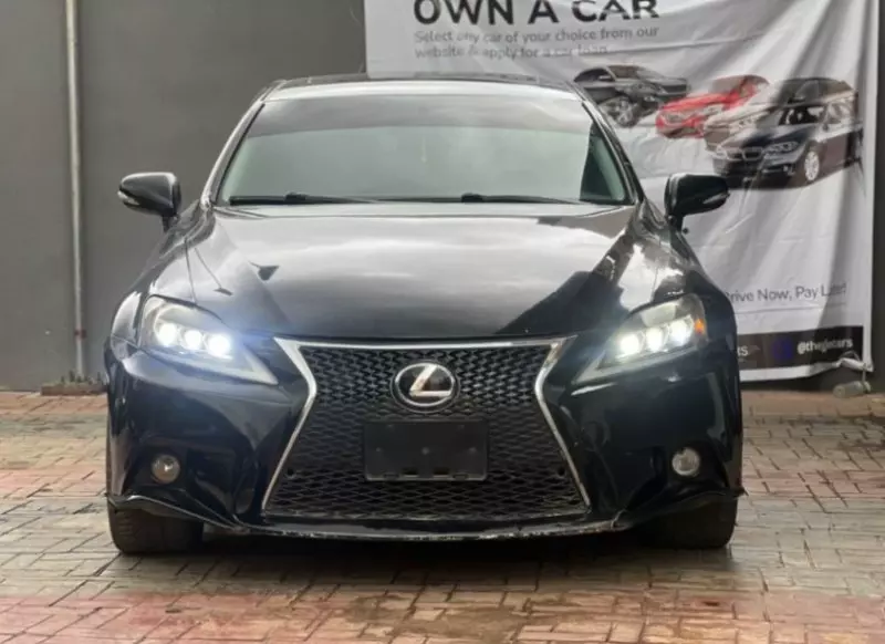 Lexus IS   - 2010