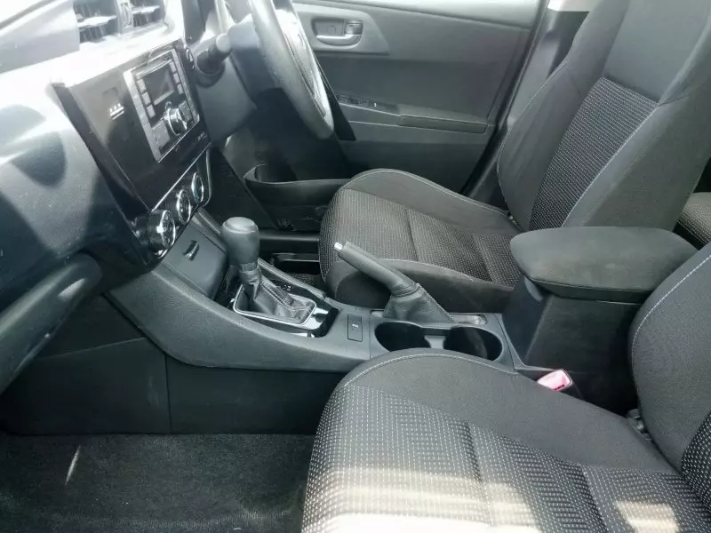 Toyota Auris   - 2015