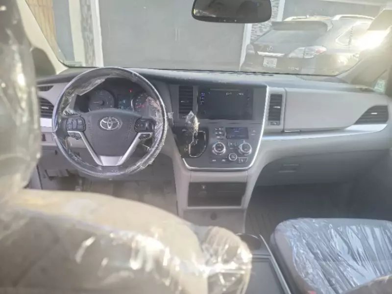 Toyota Sienna   - 2015