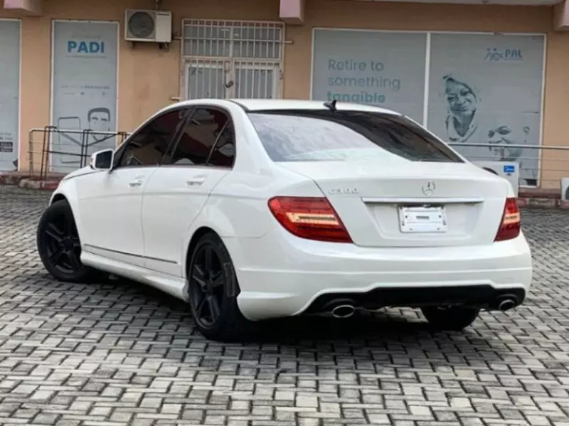 Mercedes-Benz C-Class   - 2010