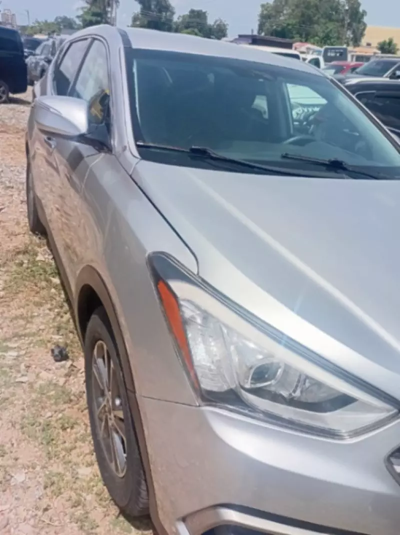 Hyundai Santa Fe   - 2017