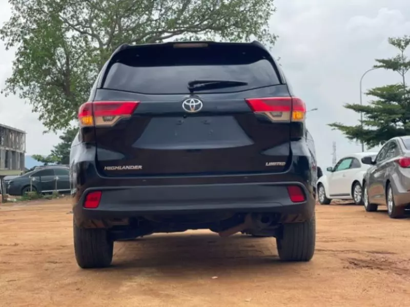 Toyota Highlander   - 2014