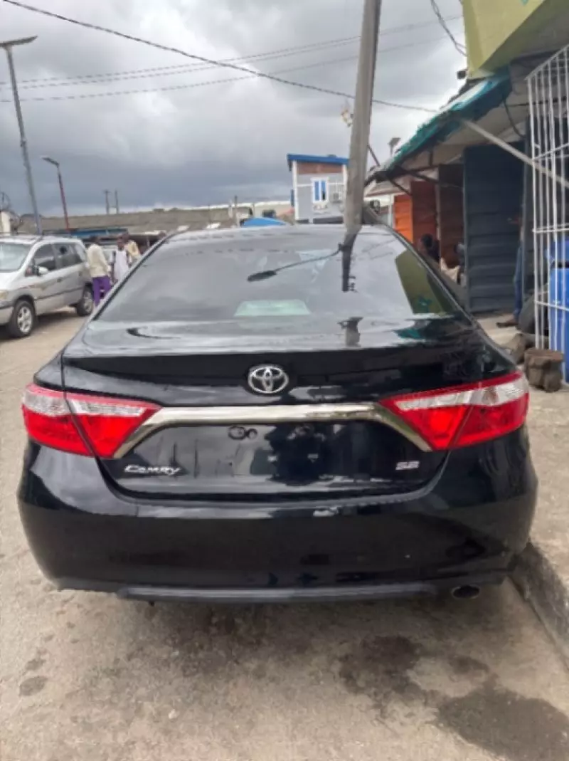 Toyota Camry   - 2016