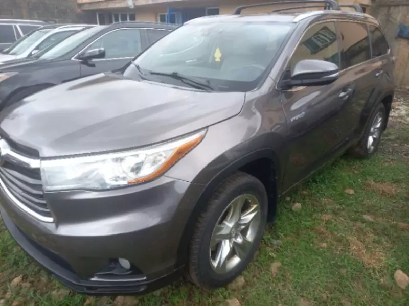 Toyota Highlander   - 2016