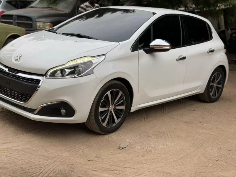 Peugeot 208   - 2017