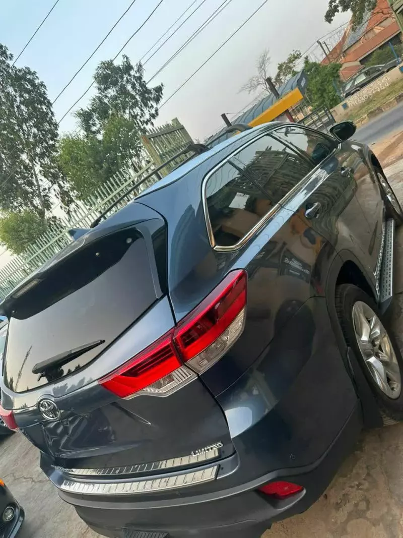 Toyota Highlander   - 2014