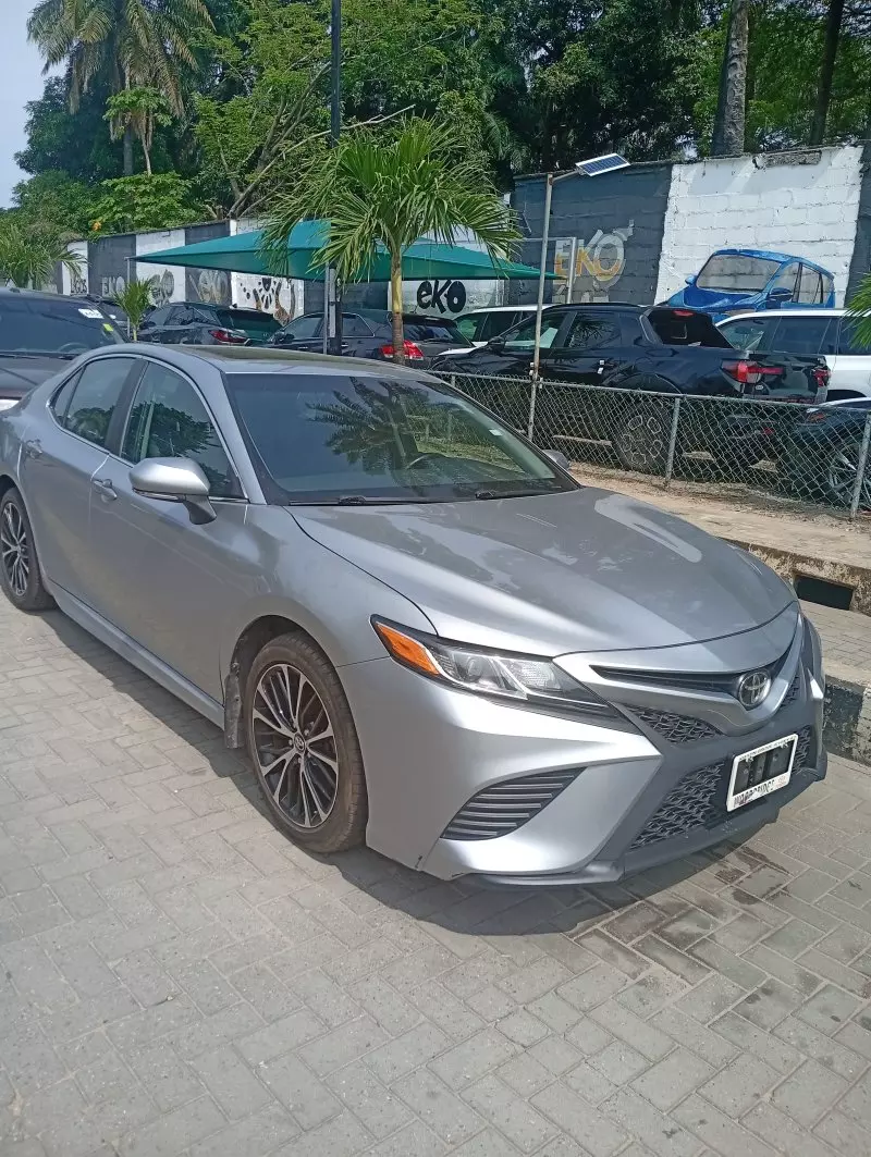 Toyota Camry   - 2018