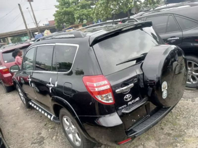 Toyota Rav4   - 2010