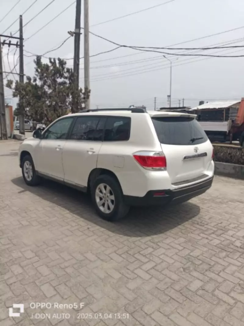 Toyota Highlander   - 2013