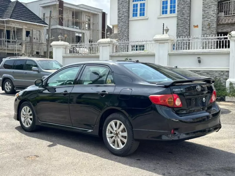 Toyota Corolla   - 2010