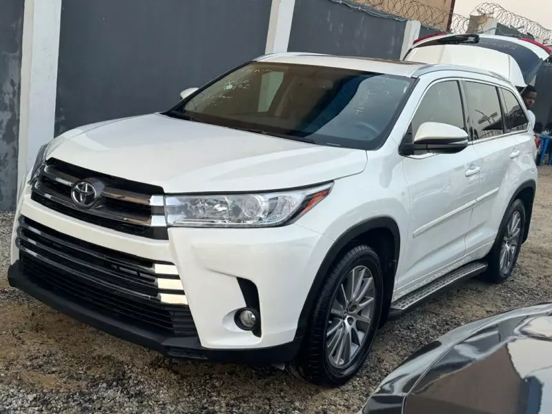 Toyota Highlander   - 2016