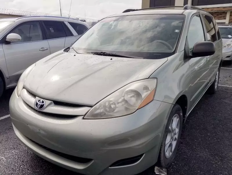 Toyota Sienna   - 2006