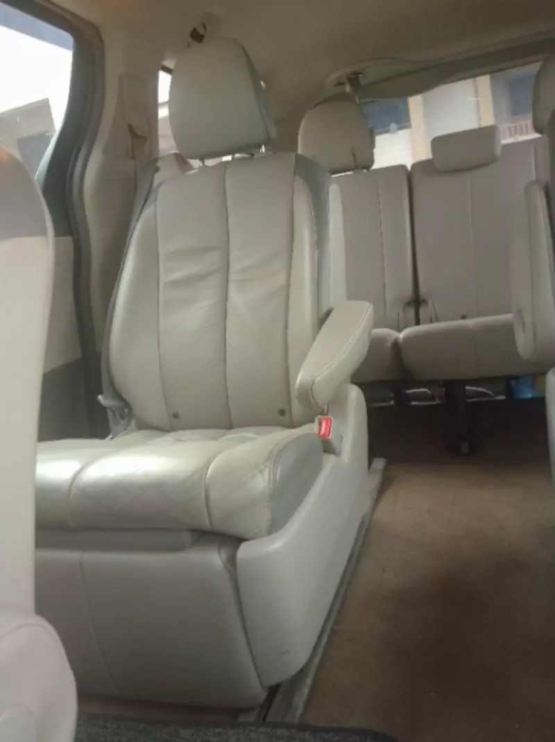 Toyota Sienna   - 2011