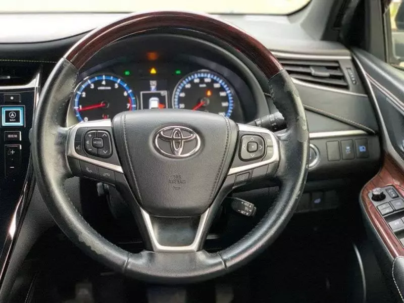 Toyota Harrier   - 2016