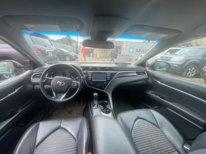 Toyota Camry   - 2018