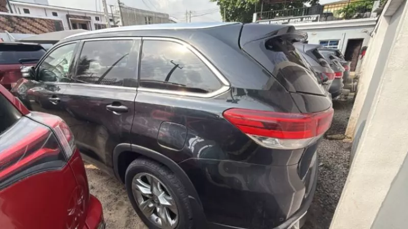 Toyota Highlander   - 2015