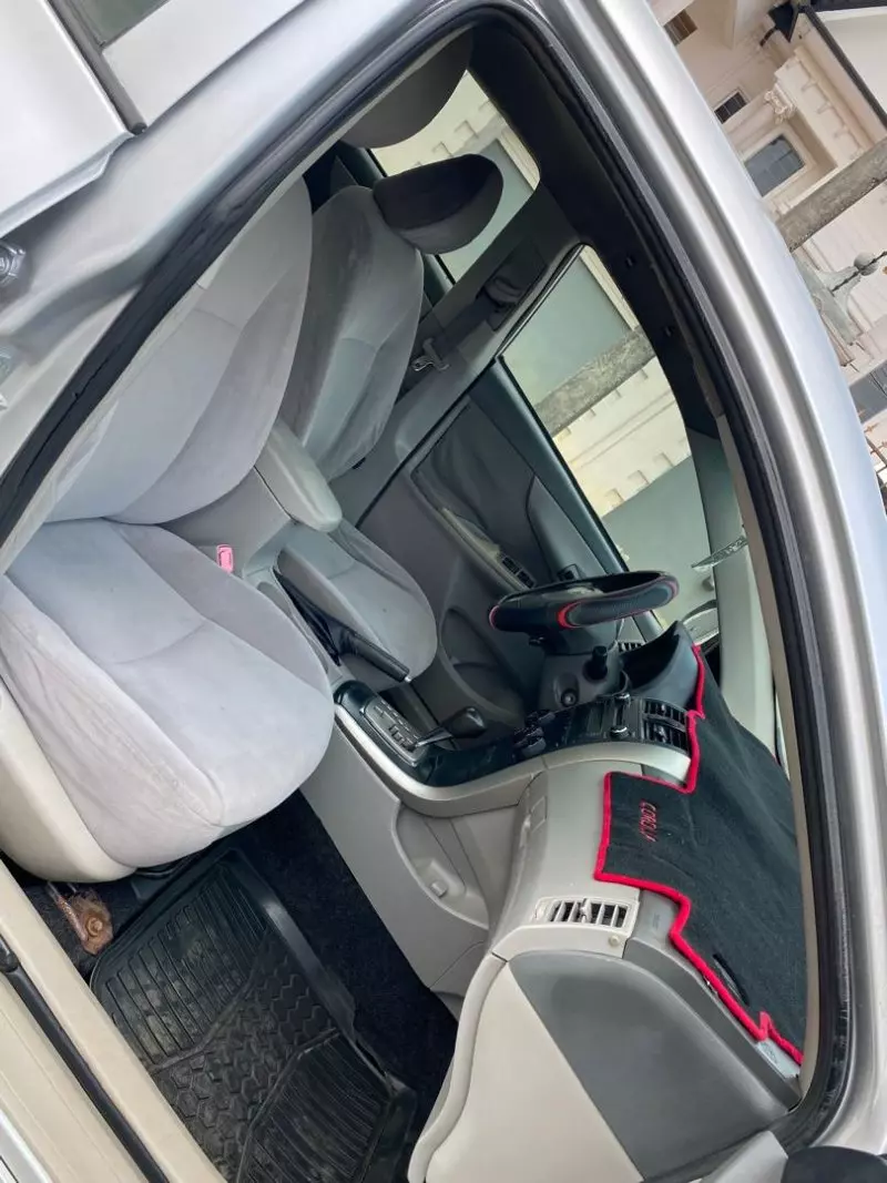 Toyota Corolla   - 2010