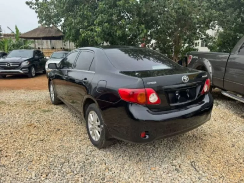 Toyota Corolla   - 2009