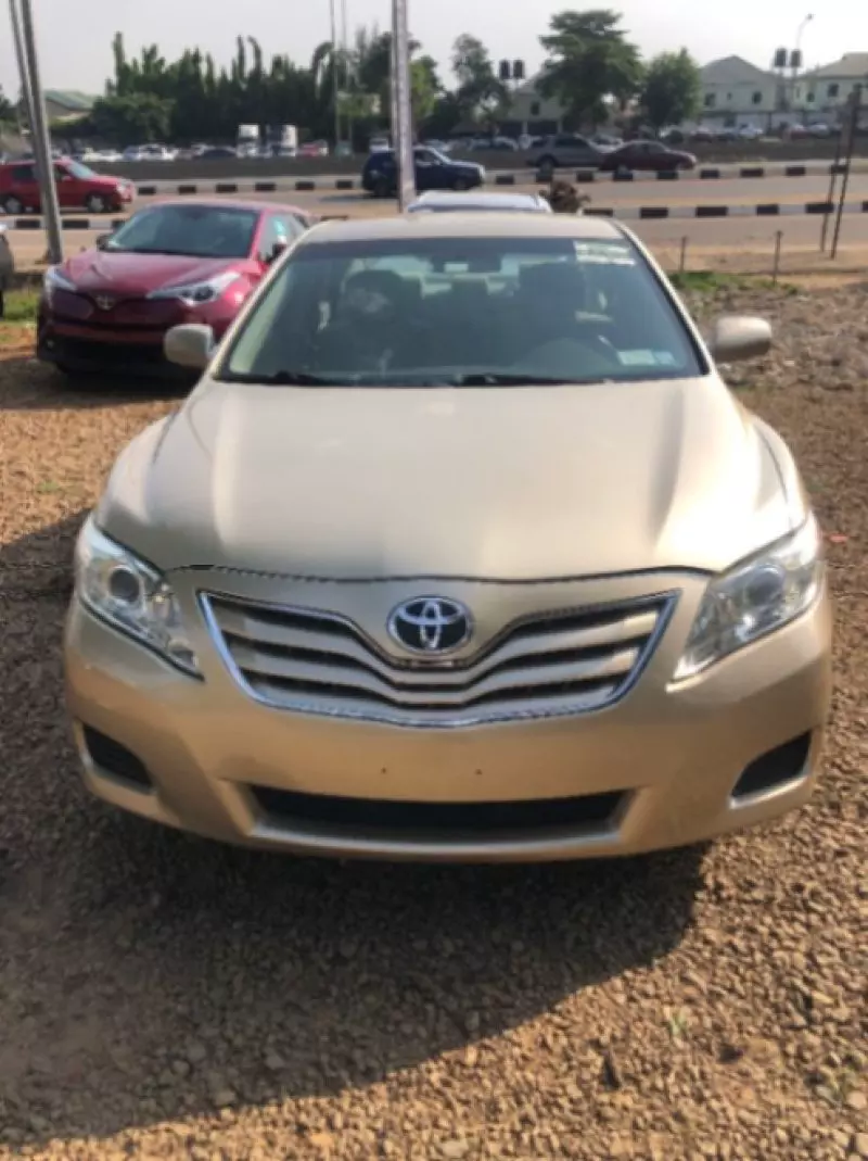 Toyota Camry   - 2011