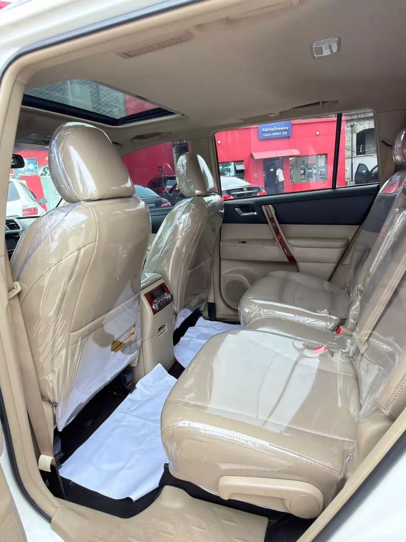 Toyota Highlander   - 2012