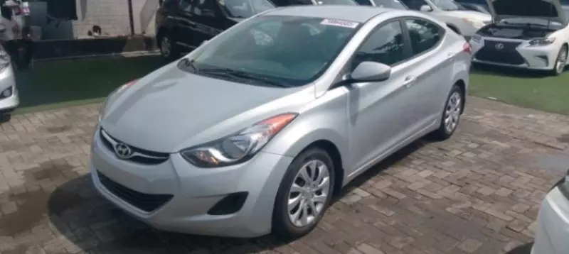 Hyundai Elantra   - 2013