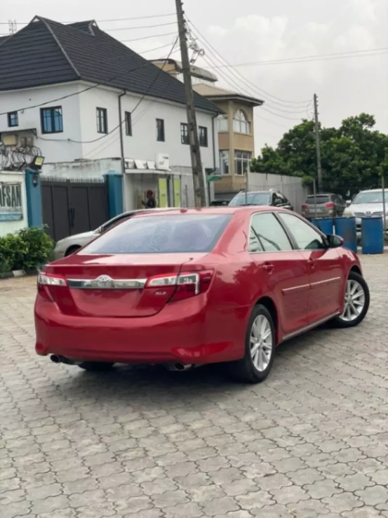 Toyota Camry   - 2013