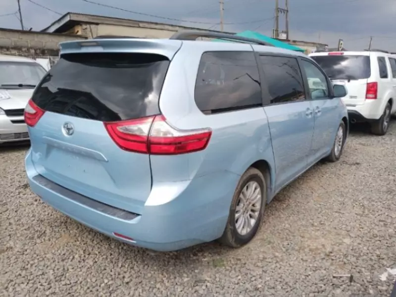 Toyota Sienna   - 2016
