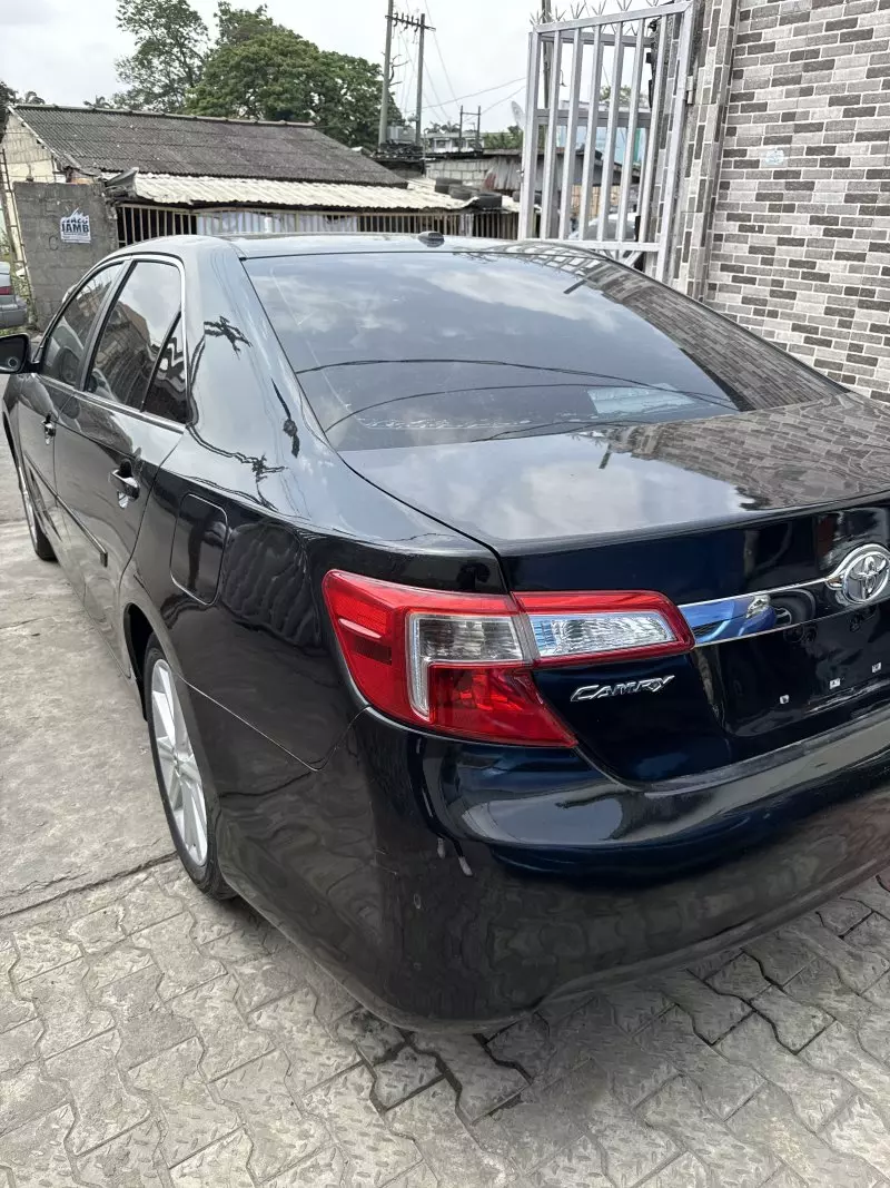 Toyota Camry   - 2012