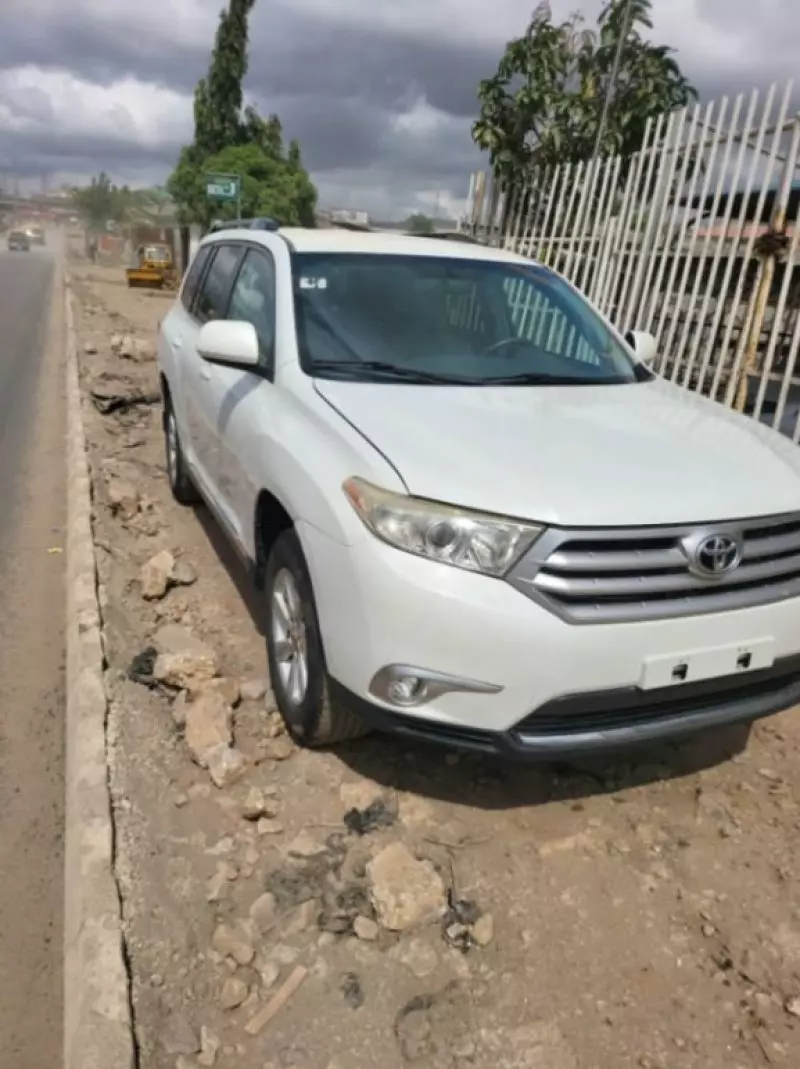 Toyota Highlander   - 2012