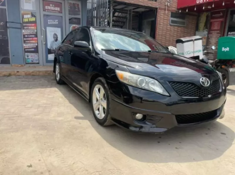 Toyota Camry   - 2011