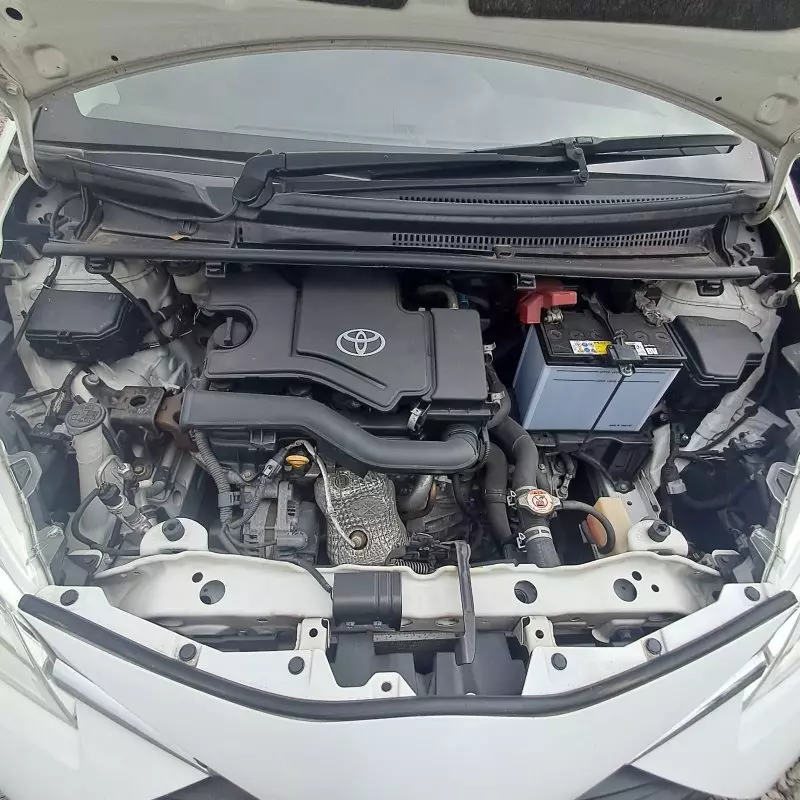 Toyota Vitz   - 2018