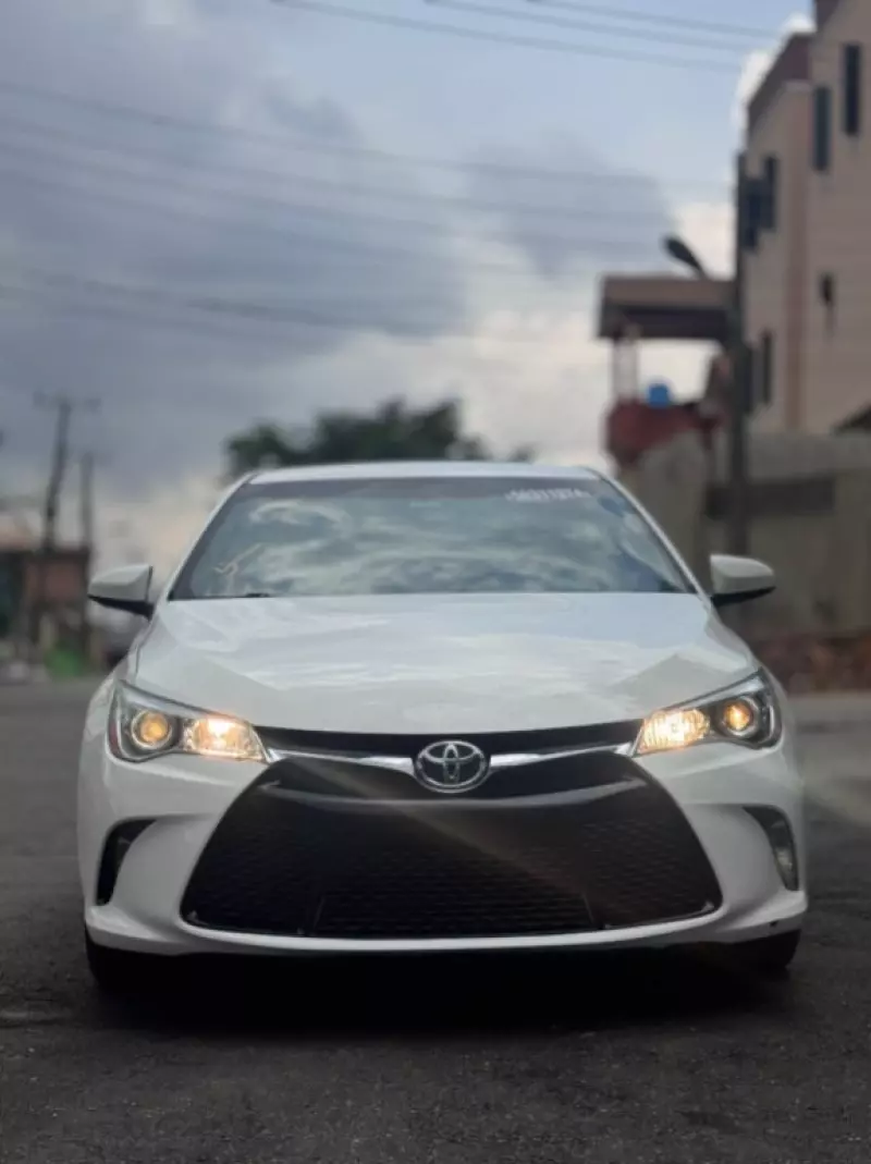 Toyota Camry - 2016