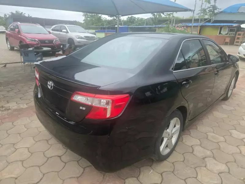 Toyota Camry   - 2014