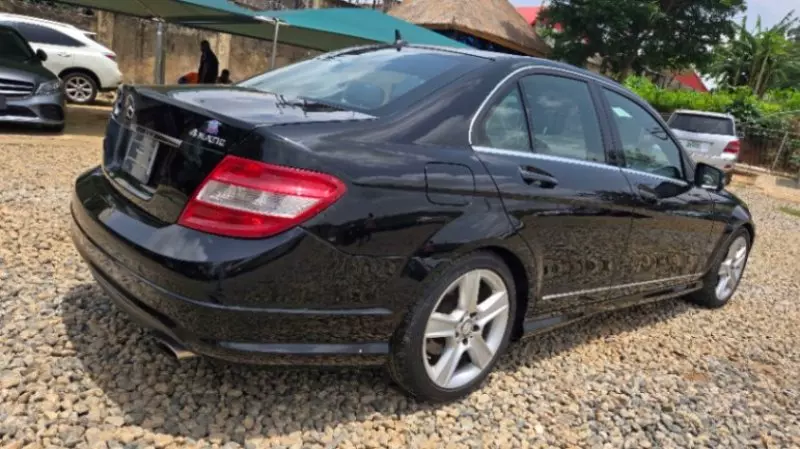Mercedes-Benz C 300   - 2011
