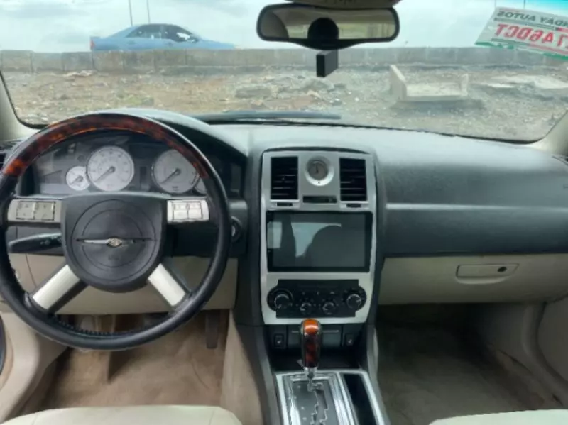 Chrysler 300C   - 2001