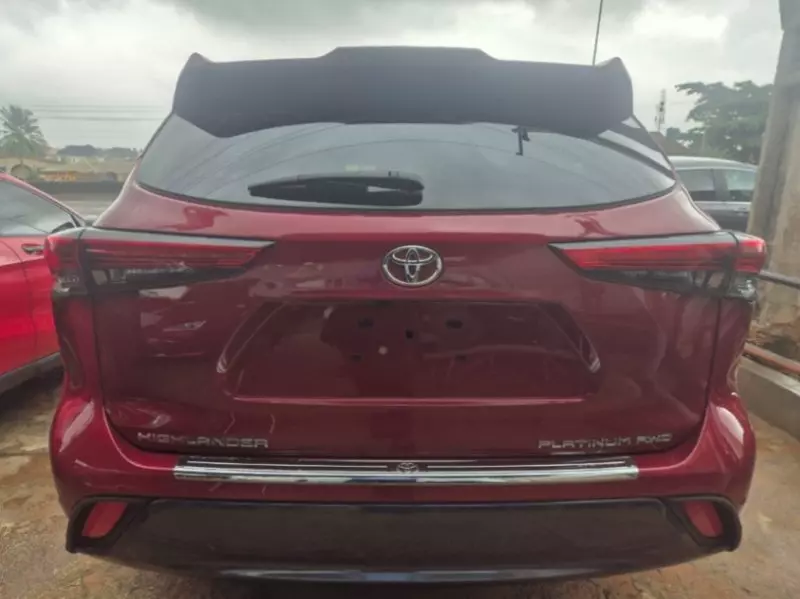 Toyota Highlander   - 2021