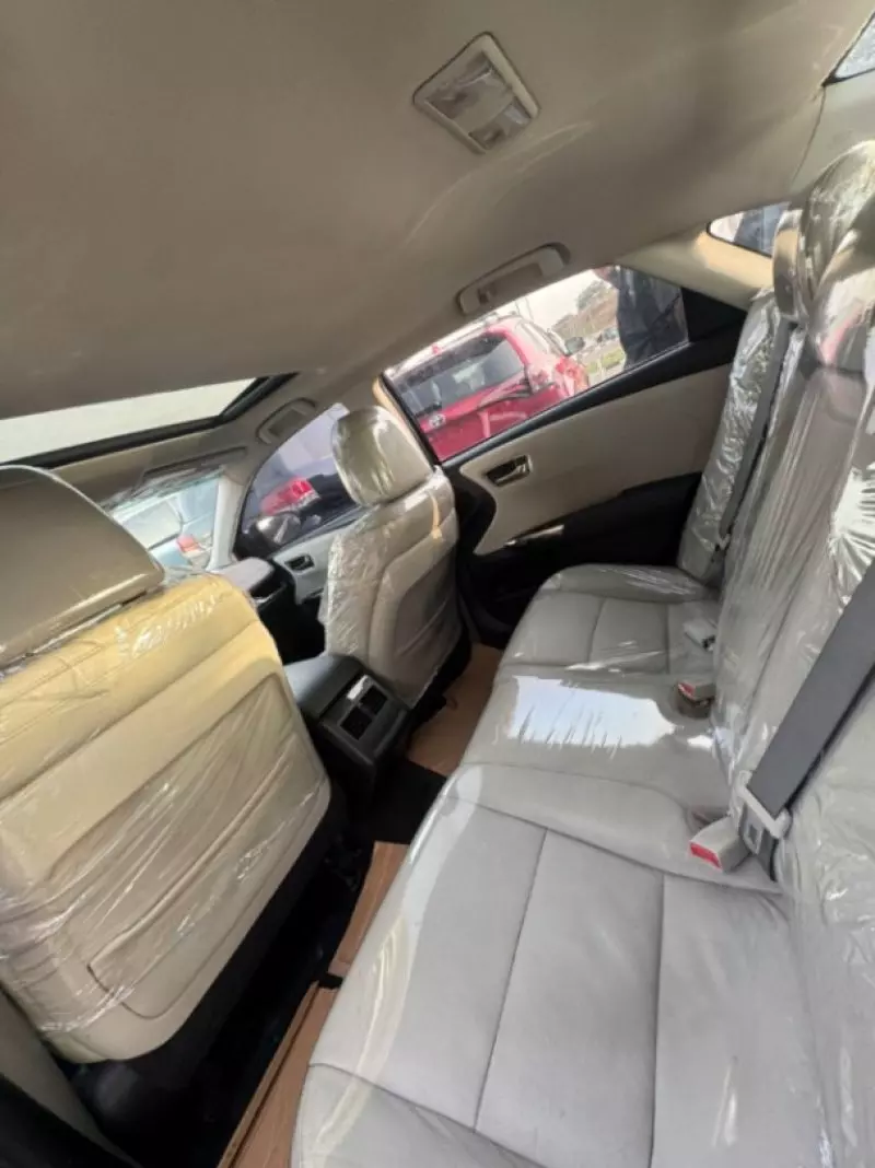 Toyota Avalon   - 2013