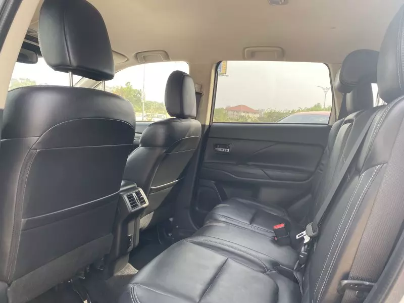 Mitsubishi OUTLANDER   - 2020