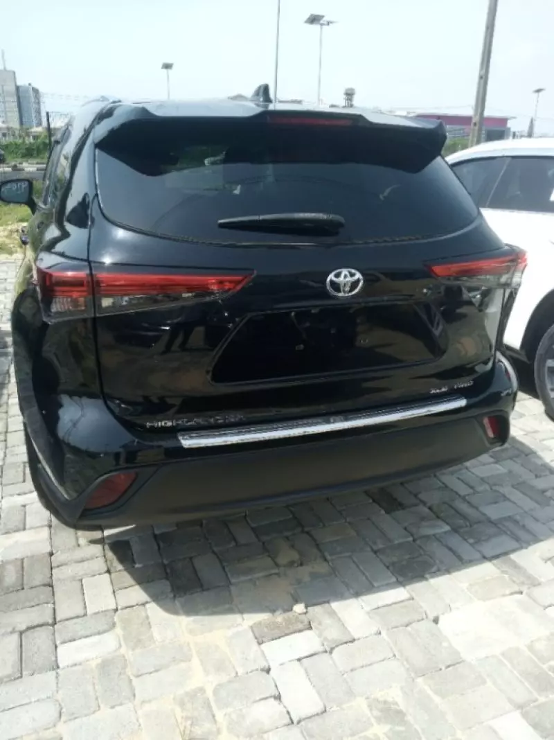 Toyota Highlander   - 2020