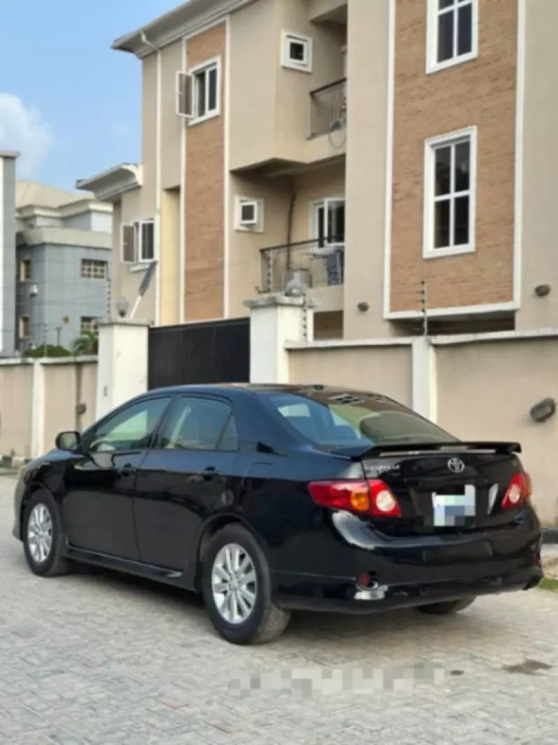 Toyota Camry   - 2011